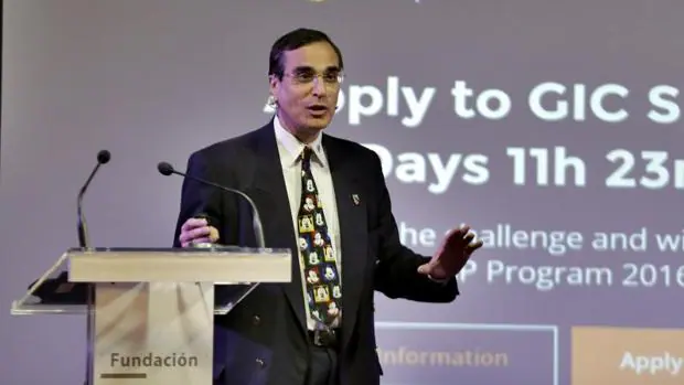 José Luis Cordeiro durante una conferencia