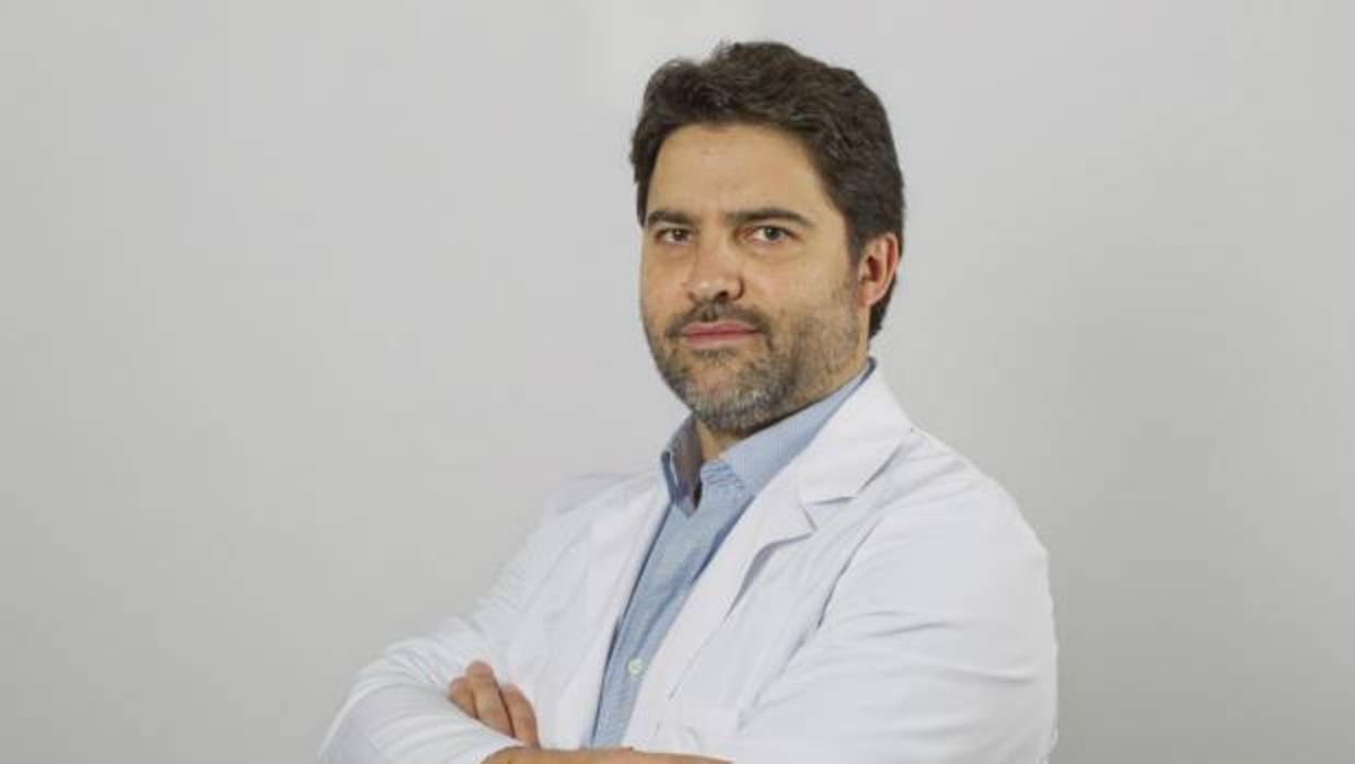 El doctor Javier Cambronero, urólogo del hospital Quirónsalud San José