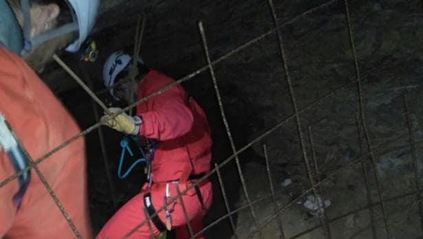 Muere un espeleólogo vizcaíno sepultado en una cueva de Galdames