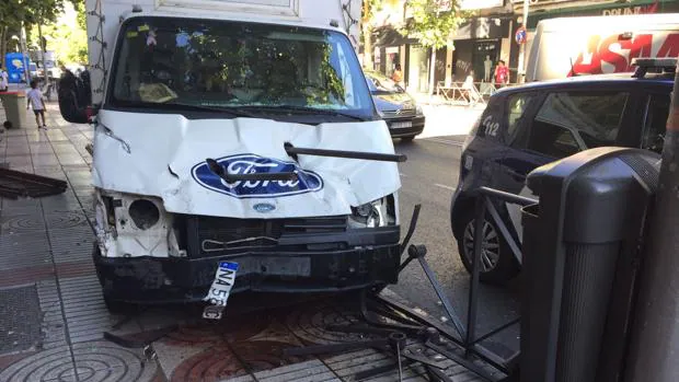 El pasado 13 de junio un hombre intentó arrollar a su mujer con su furgoneta, embistiéndole en la acera, a la altura del número 354 de la madrileña calle de Alcalá
