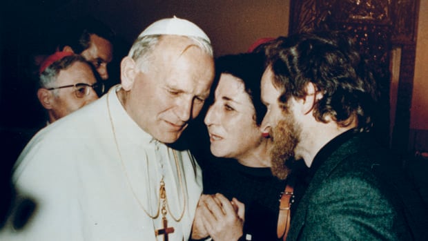 Carmen, junto a Juan Pablo II, al que le unía una gran amistad