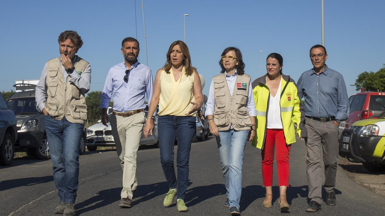 La presidenta de la Junta de Andalucía, Susana Díaz, acude a la zona del incendio