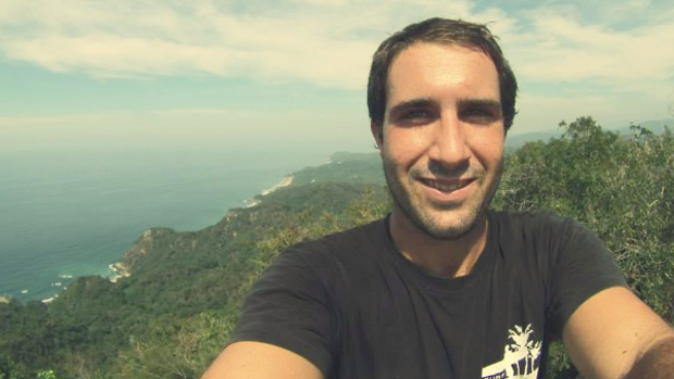 Cristian Bosco, el surfero cántabro enfermo de leucemia en Bali, regresará pronto a España