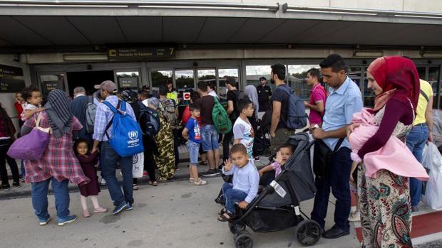 Llegada de refugiados al aeropuerto de Madrid