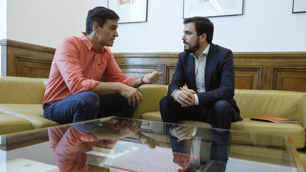 Pedro Sánchez y Alberto Garzón, en la reunión que mantuvieron ayer