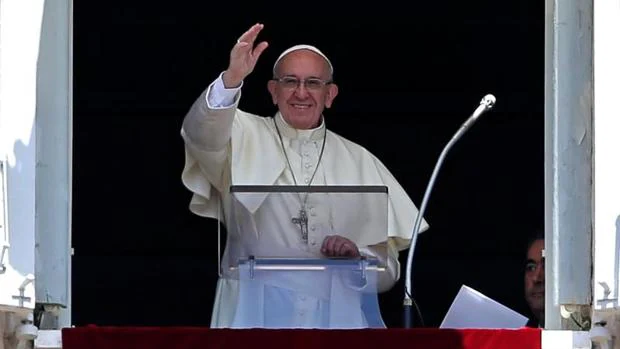 El Papa Francisco durante el rezo del Angelus