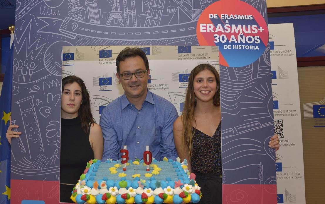 Elena Martín (izquierda), Dimitri Barua y Marta Cruañas