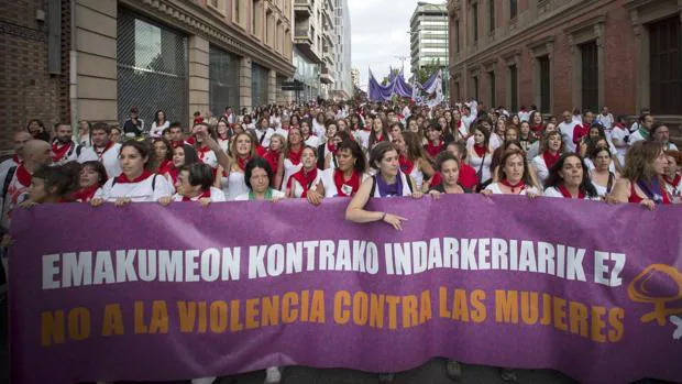 Los pamploneses se manifestaron este jueves en protesta por las agresiones sexuales y sexistas denunciadas durante las fiestas