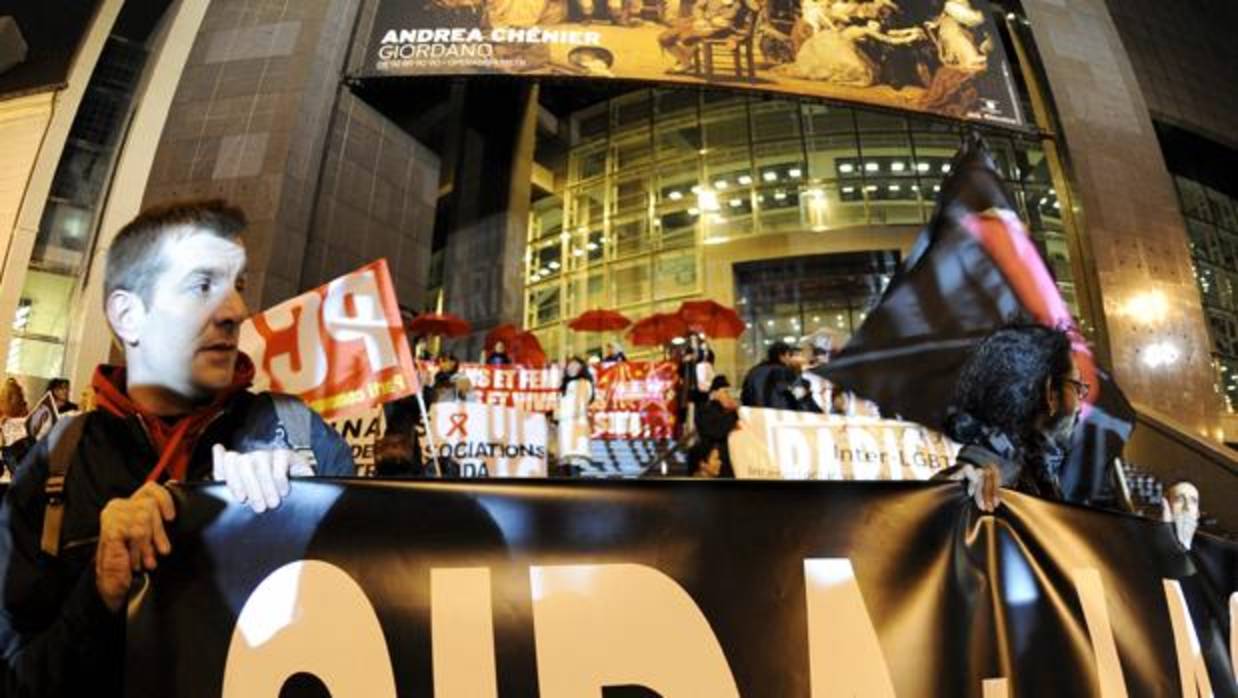 Un grupo de manifestantes participan en una protesta contra la discriminación a los infectadoscon el VIH/Sida