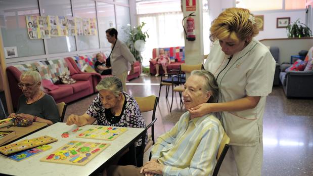 El maltrato «invisible» a mayores afecta a 1 de cada 10