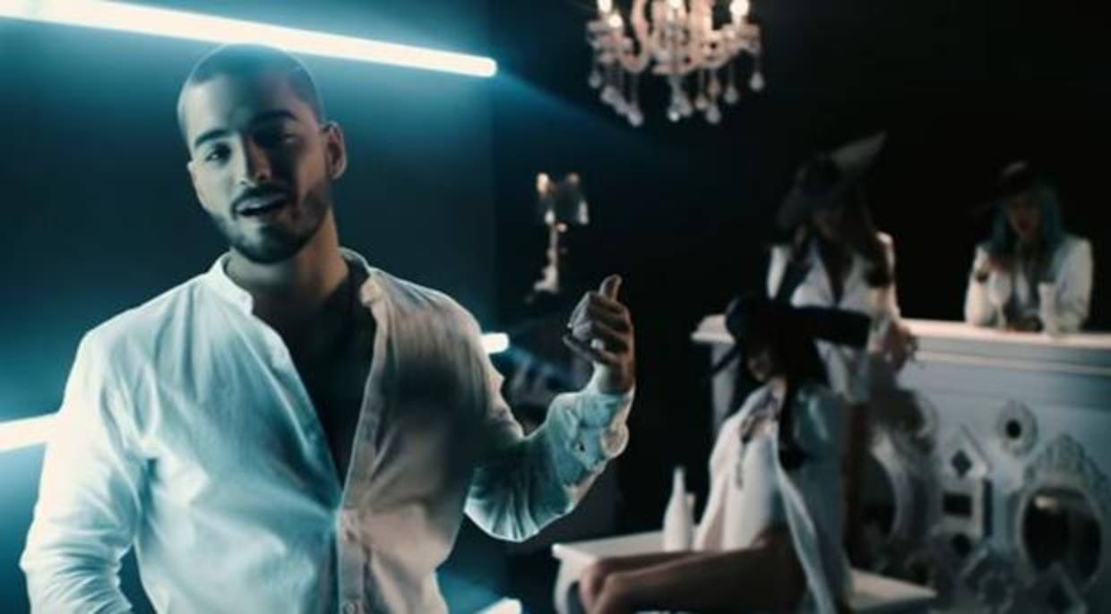 El cantante colombiano Maluma en el vídeo de la canción «Cuatro Babys»