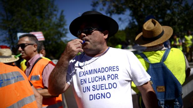 La DGT se reunirá el 22 de agosto con los examinadores para analizar la huelga indefinida