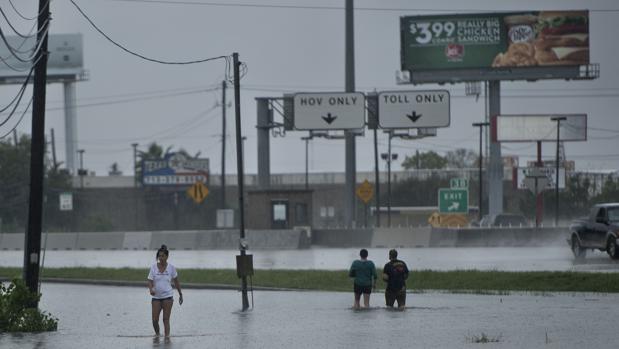 Harvey ahoga a Houston en unas inundaciones «nunca vistas»