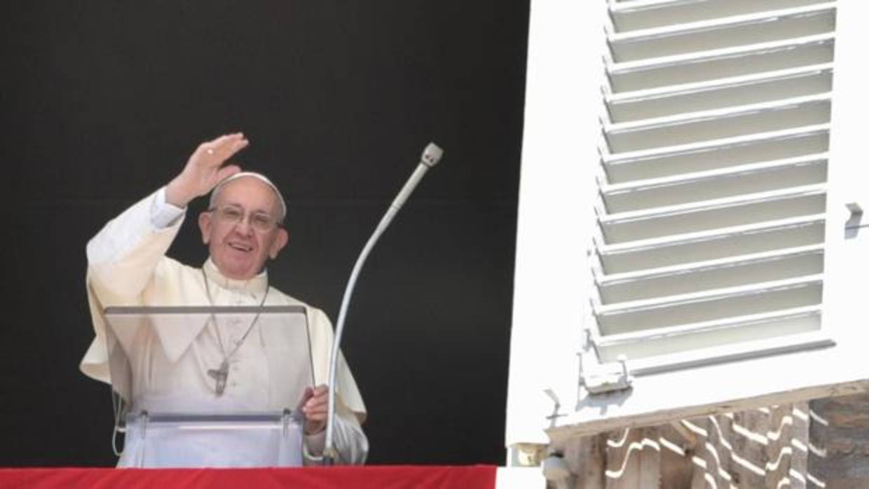 El Papa Francisco, durante el rezo del Ángelus