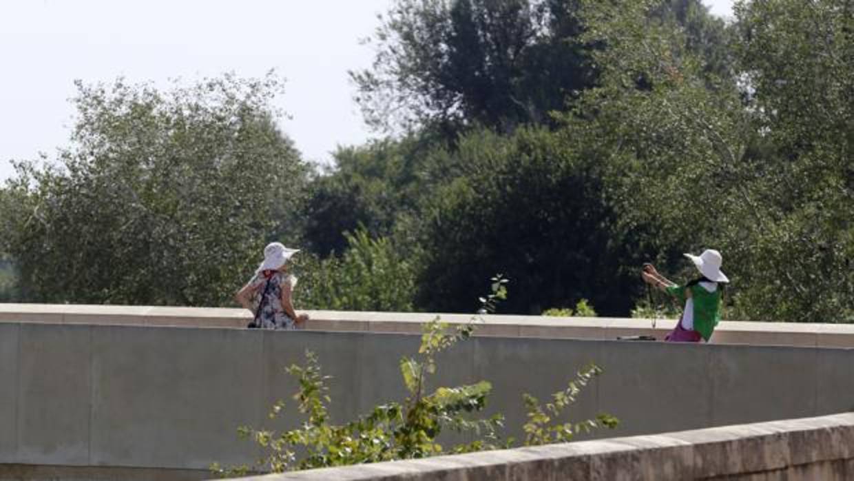 El calor de los últimos días en Córdoba asedió a los turistas