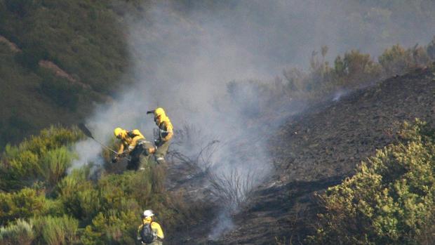 Se eleva el nivel de peligrosidad del incendio provocado en El Villar de Santiago (León)