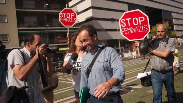 El caso Juana Rivas abre el debate sobre si la ley de violencia de género margina al hombre