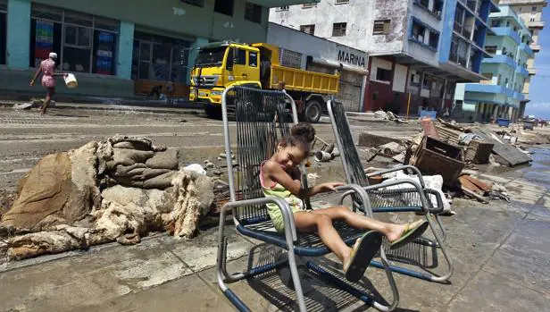 Cuba militariza las zonas turísticas para acelerar la reconstrucción