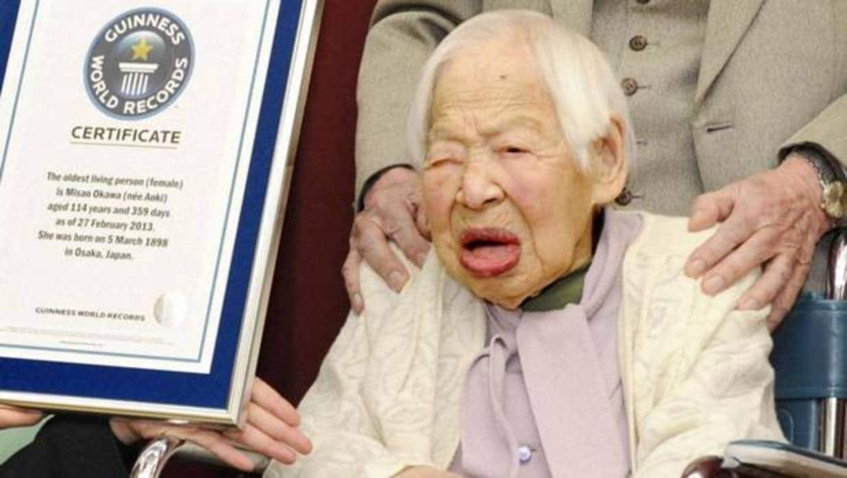La japonesa Misao Okawa recibió en 2013, a los 114 años, el reconocimiento como la mujer más longeva del mundo