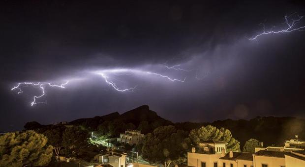 Una pareja suiza, herida tras ser alcanzada por un rayo en Mallorca