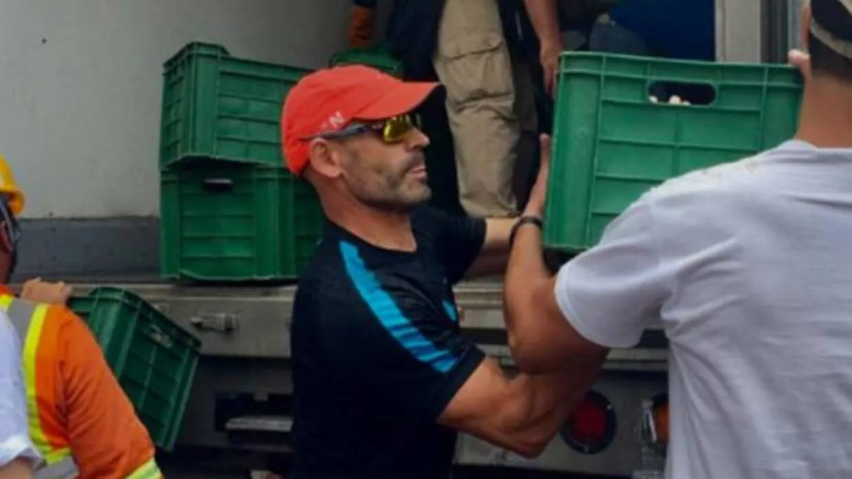 El entrenador español residente en México Paco Jémez se sumó a la ayuda ciudadana en México