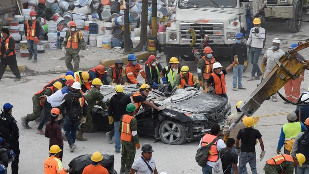 Aumentan a 293 los fallecidos por el terremoto en México