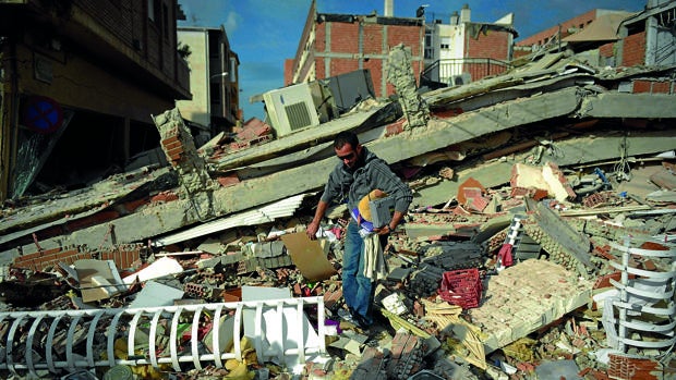 Un helicóptero que llevaba ayuda para las víctimas del terremoto de México sufre un accidente