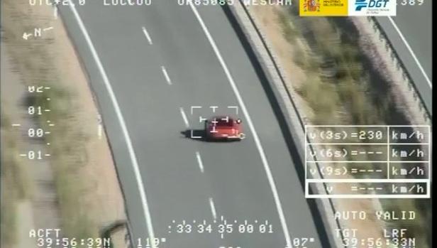 Un conductor estadounidense bate el récord de velocidad cazado por Pegasus: 242 km/h en Ocaña
