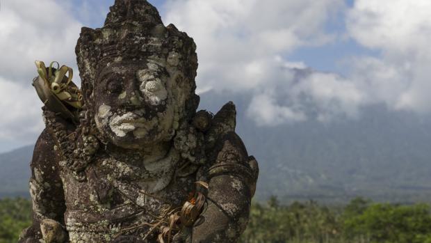 Evacuadas más de 140.000 personas por el peligro de erupción de un volcán en Bali