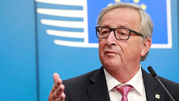 Juncker ofrece a Rajoy ayudas europeas para cubrir los daños de los incendios