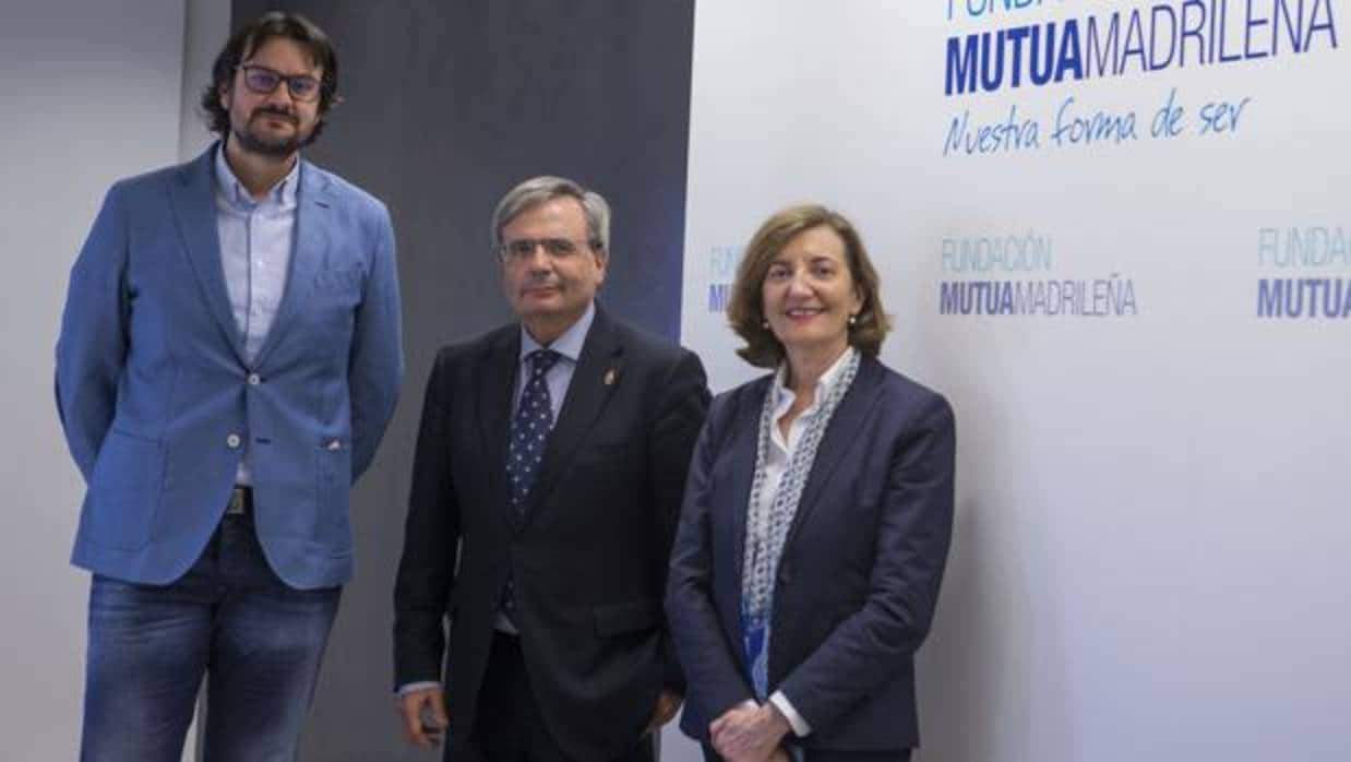 Eduardo Barge, Rafael Matesanz y Marisa Crespo, ayer en Madrid
