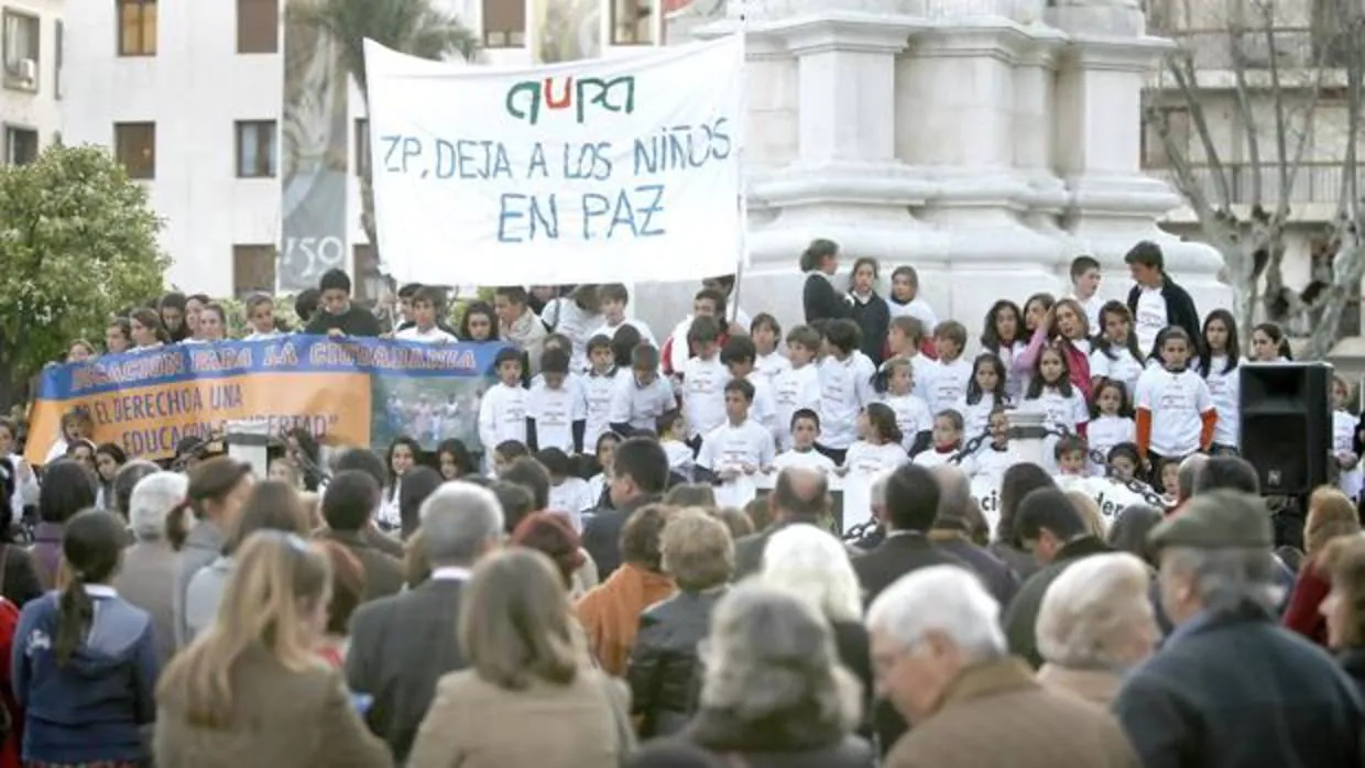 Niños protestando contra la asignatura de Educación para la Ciudadanía, que implantó el Gobierno de Zapatero