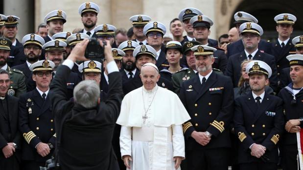 Papa Francisco: «La Misa no es repetir palabras como loros»