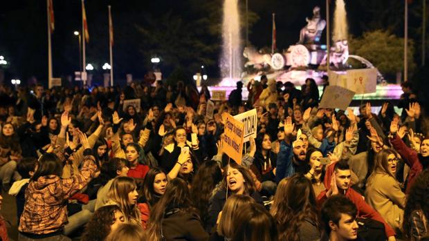 «La Manada femenina» corta la Gran Vía y protesta por los «abusos patriarcales» en el juicio de Pamplona