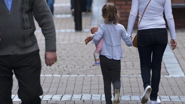 El Supremo anula una pena de 21 años de cárcel a un padre condenado por abusos sobre sus dos hijas