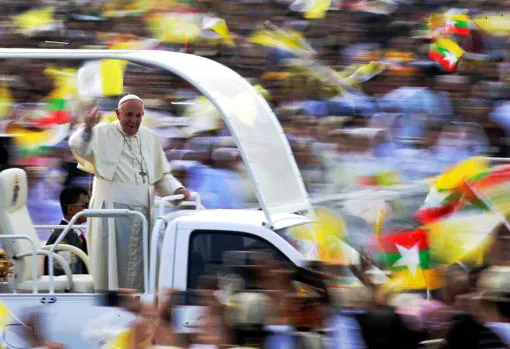 El Papa, aclamado por la multitud