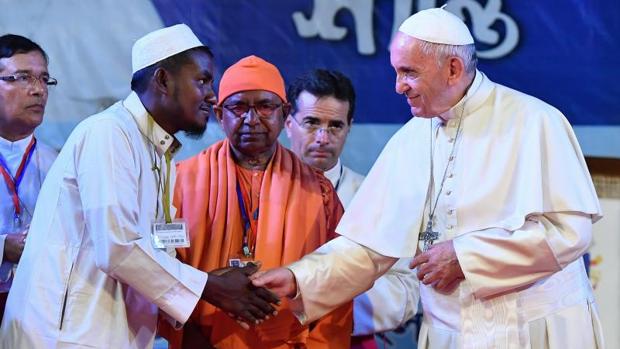 El Papa a los refugiados rohingya en Dacca: «En nombre de quienes os han perseguido, os pido perdón»