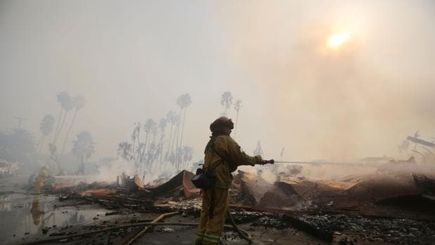 La alarma por los incendios de California se dispara por la posibilidad de vientos huracanados