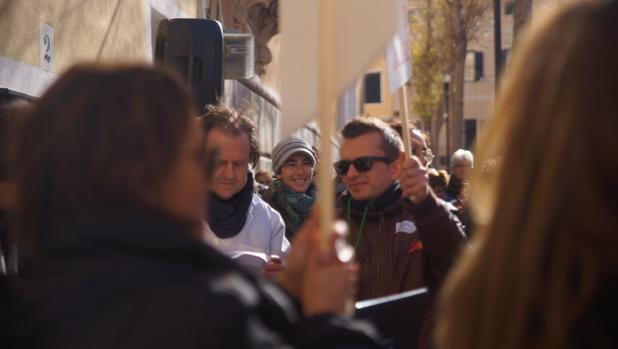 Unas 2.000 personas se manifiestan en Menorca contra el decreto que obligará a médicos y enfermeros a saber catalán