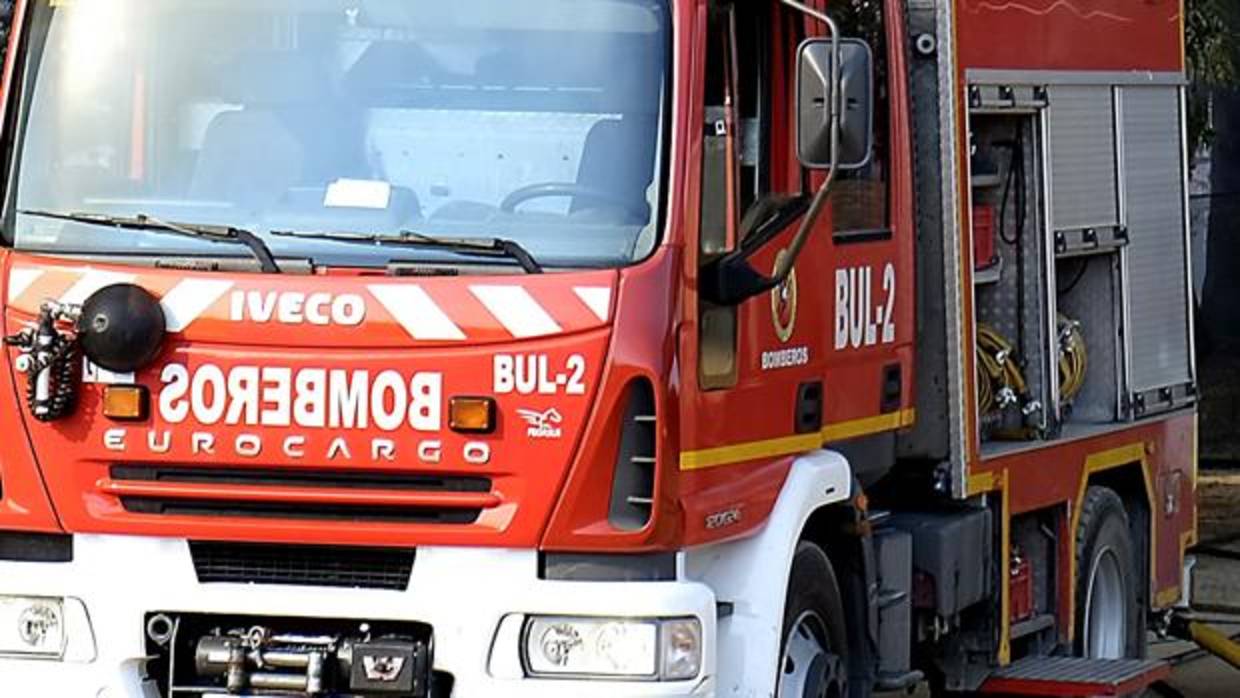 Muere una mujer y un hombre resulta herido grave en incendio piso en Sevilla