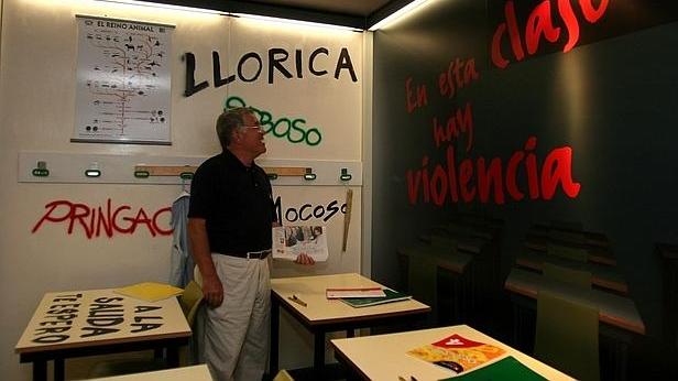 «No solo interrumpen la clase, a los profesores les lanzan piedras o les destrozan los coches»