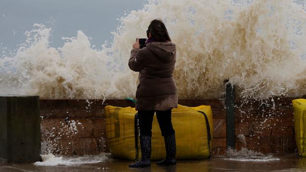 Se eleva a tres el número de muertos por el temporal Eleanor en Francia