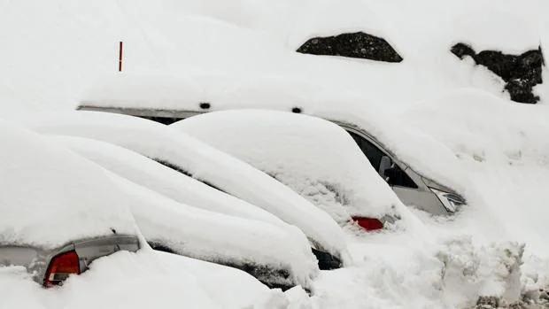 Miles de turistas, atrapados en las estaciones de esquí de los Alpes por el temporal de nieve