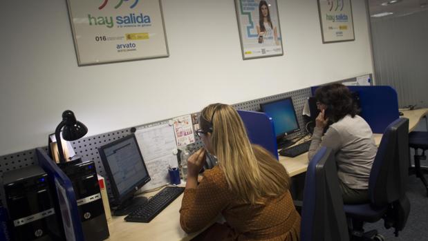 El cambio en el servicio 016 que asesorará a hombres en divorcios y custodias no convence
