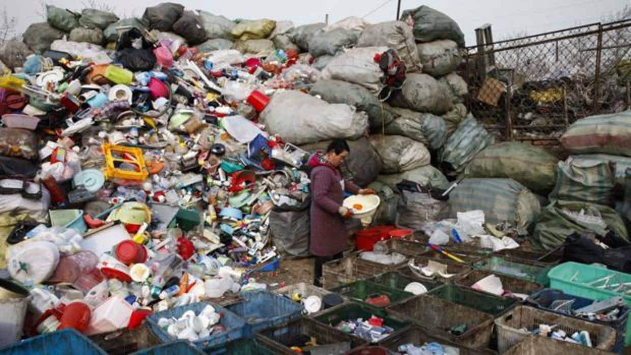 China veta la «basura extranjera» para dejar de ser el vertedero del Primer Mundo