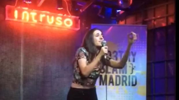 Crea un poema feminista a partir de los versos de canciones machistas y gana un certamen de poesía