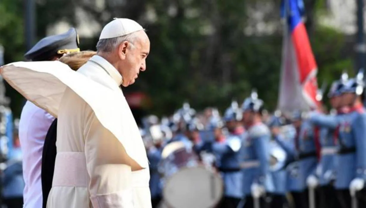El Papa Francisco saluda a las reclusas