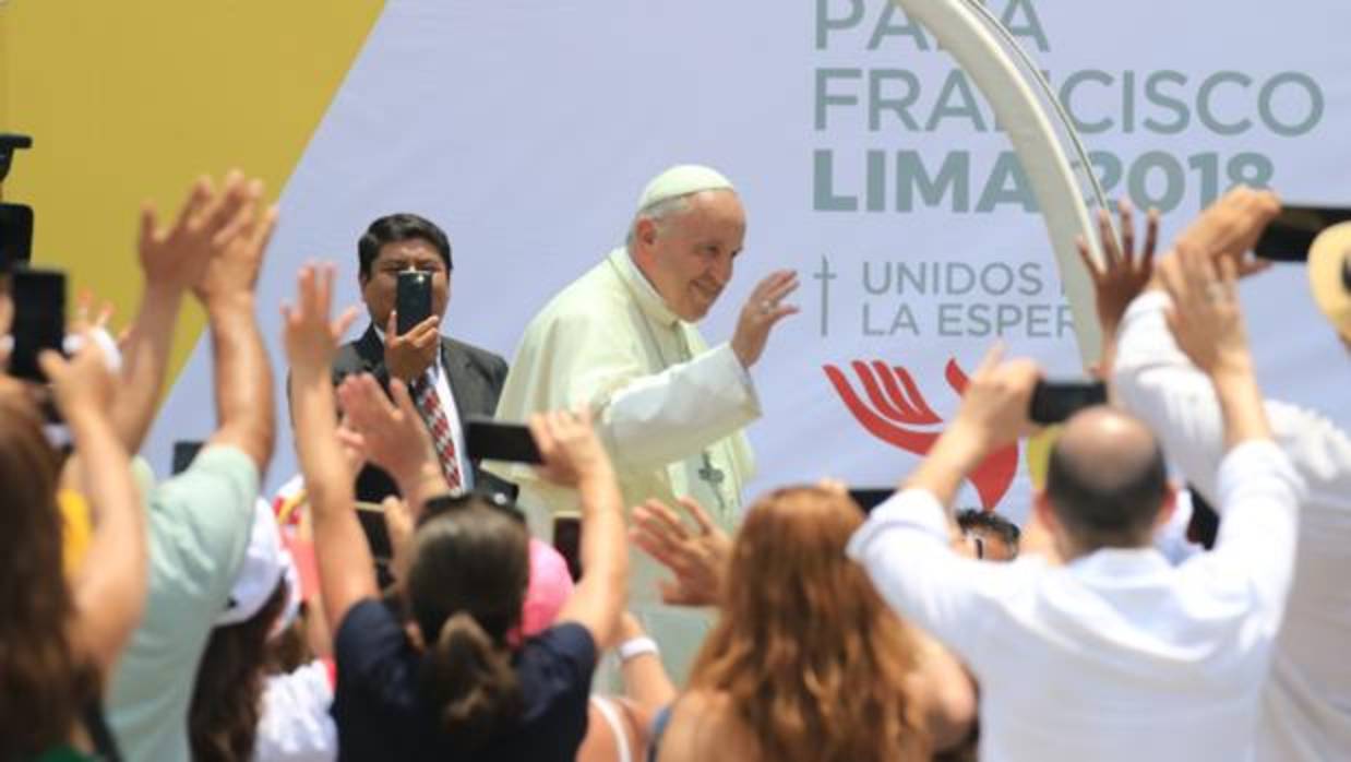 El papa Francisco se despide tras visitar el Palacio Arzobispal en Lima (Perú)