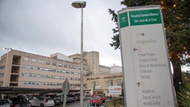 Médicos y sindicatos amenazan con llevar a los tribunales los contratos irregulares del hospital de Jaén