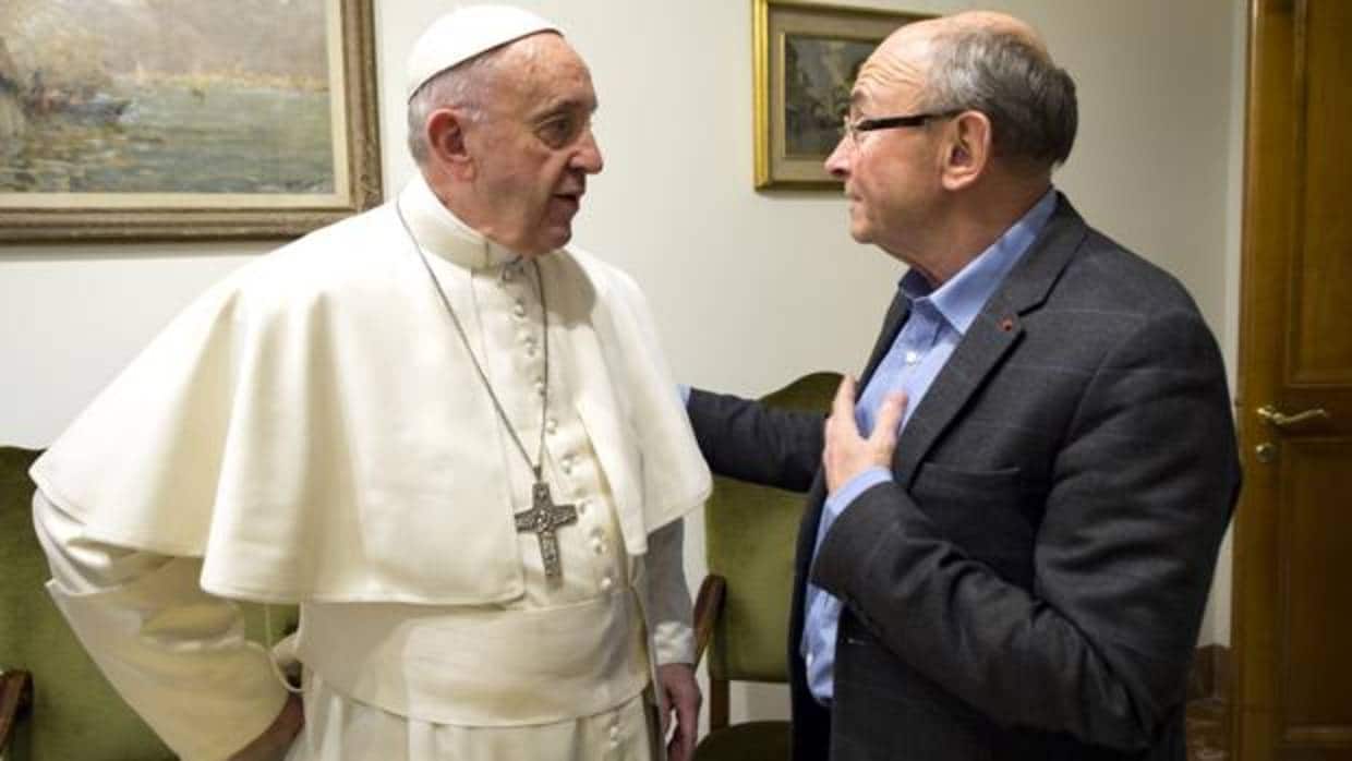 El Papa Francisco en uno de sus encuentros con el intelectual francés, Dominique Wolton